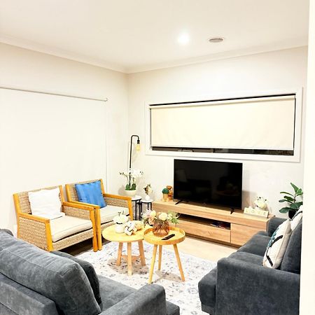 Melbourne Holiday House For 15 Peoples In Sanctuary Lake Point Cook Eksteriør bilde