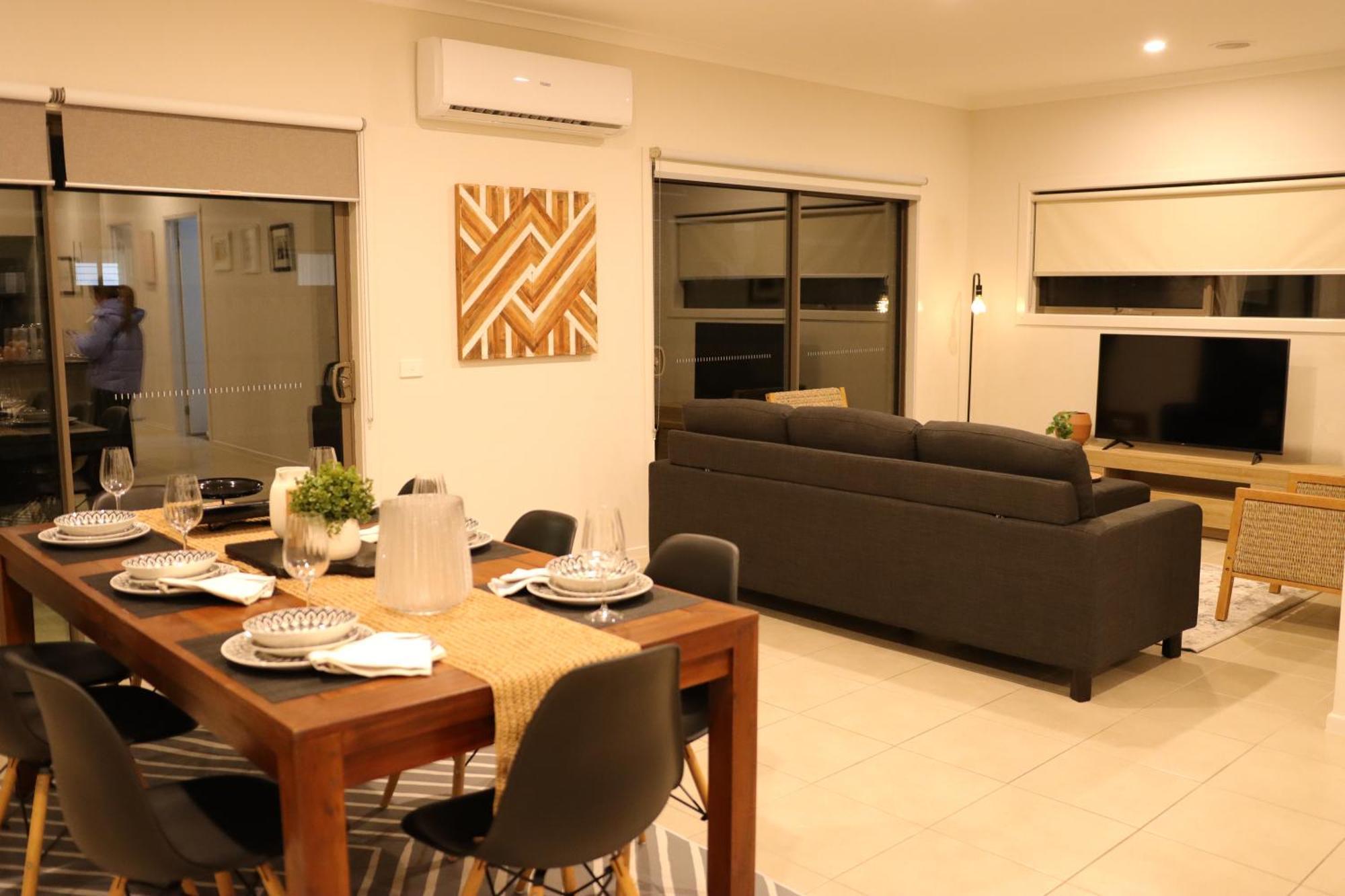 Melbourne Holiday House For 15 Peoples In Sanctuary Lake Point Cook Eksteriør bilde