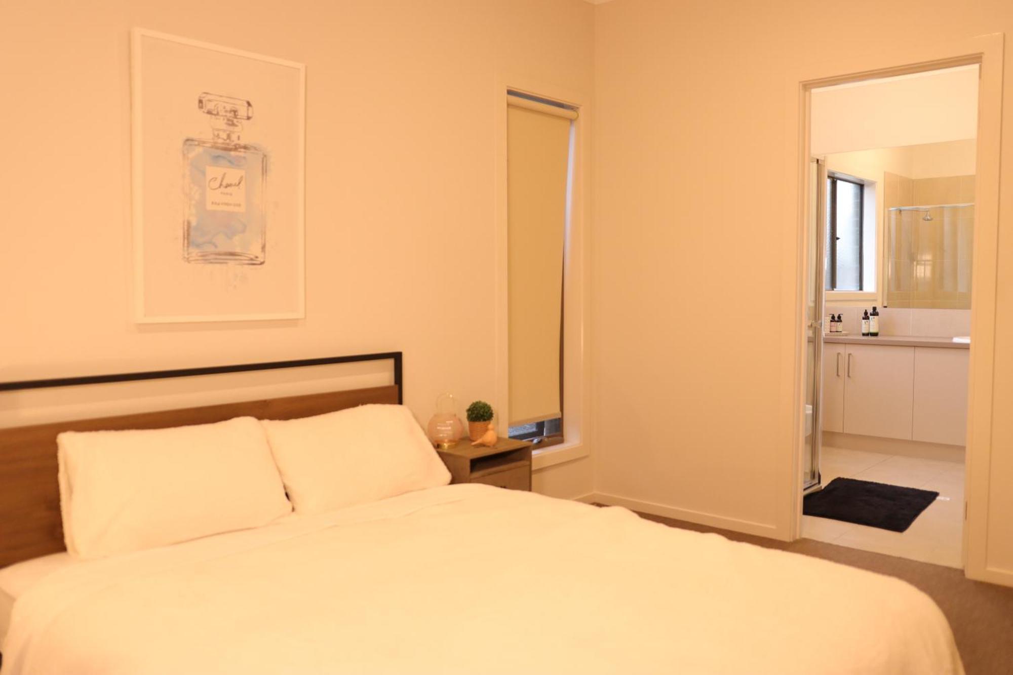 Melbourne Holiday House For 15 Peoples In Sanctuary Lake Point Cook Eksteriør bilde