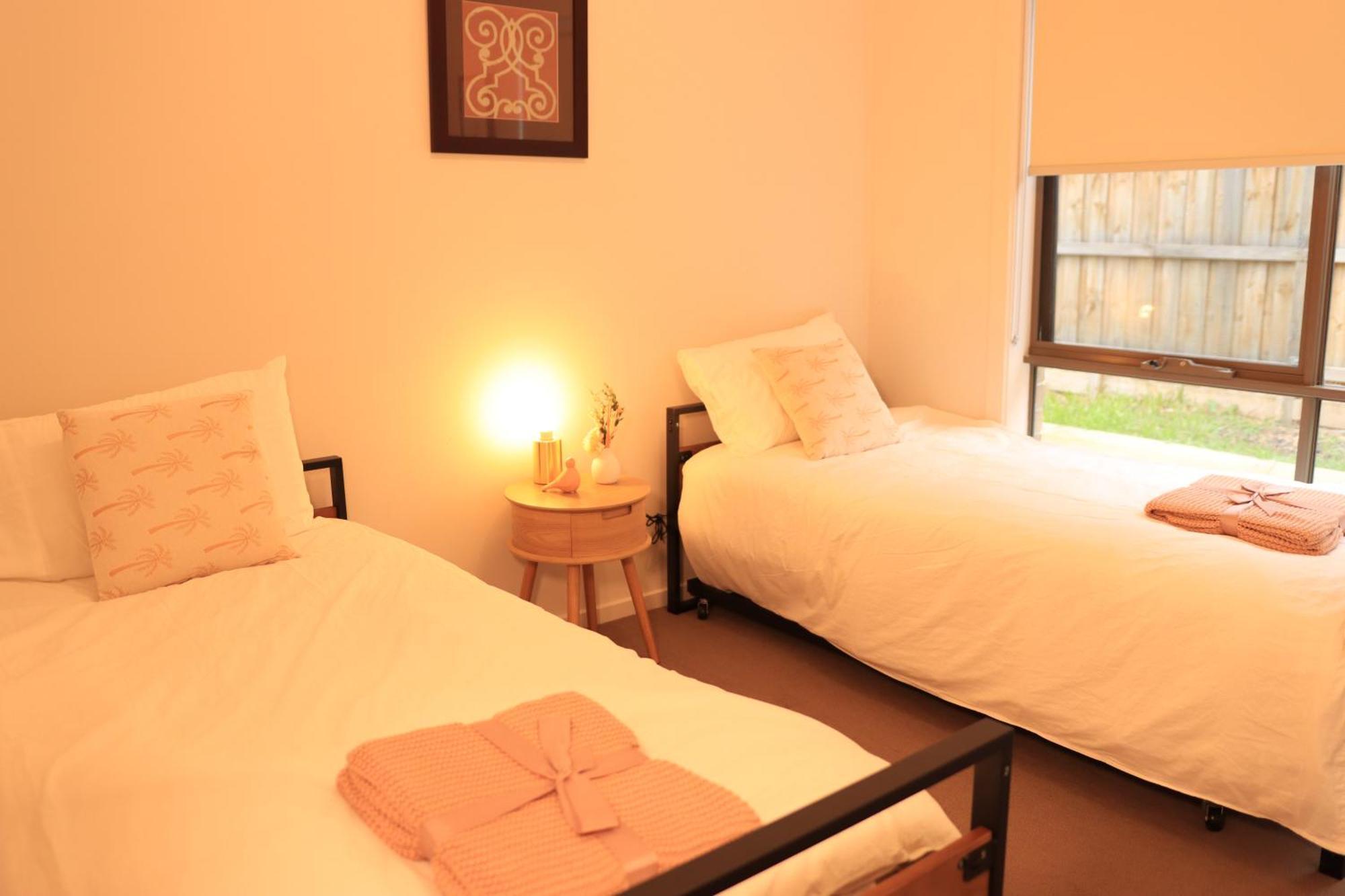 Melbourne Holiday House For 15 Peoples In Sanctuary Lake Point Cook Eksteriør bilde