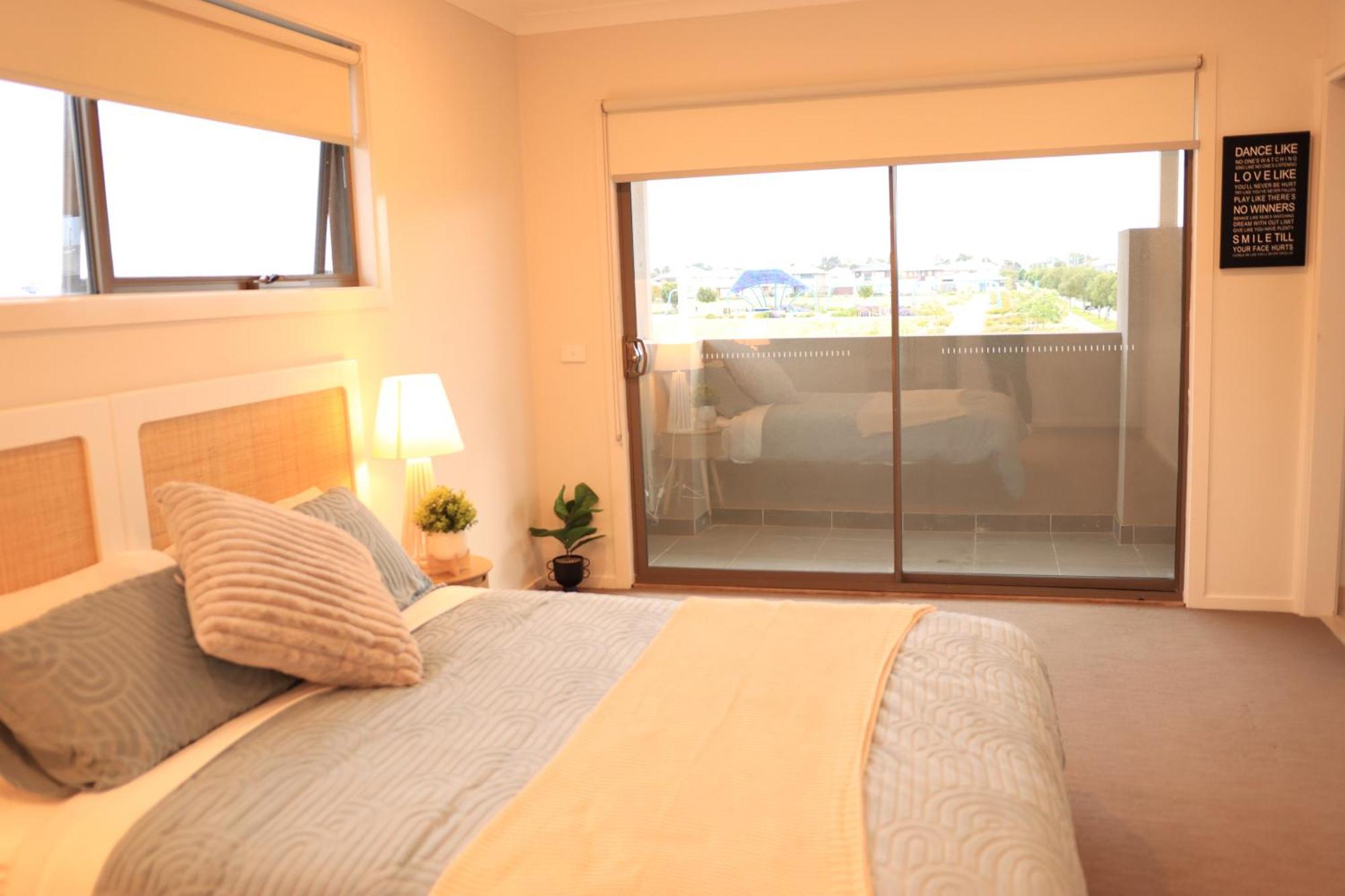 Melbourne Holiday House For 15 Peoples In Sanctuary Lake Point Cook Eksteriør bilde